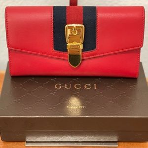 13. Gucci Calfskin Sylvie Continental Wallet Hibiscus Red